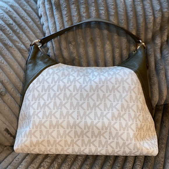 Michael Kors Aria Medium shoulder bag - Picture 3 of 11